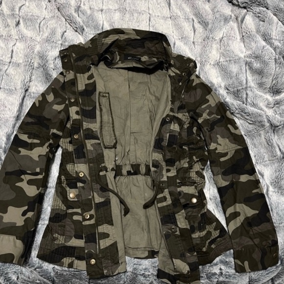 McKie Rae Camo Utility Jacket - Picture 2 of 3